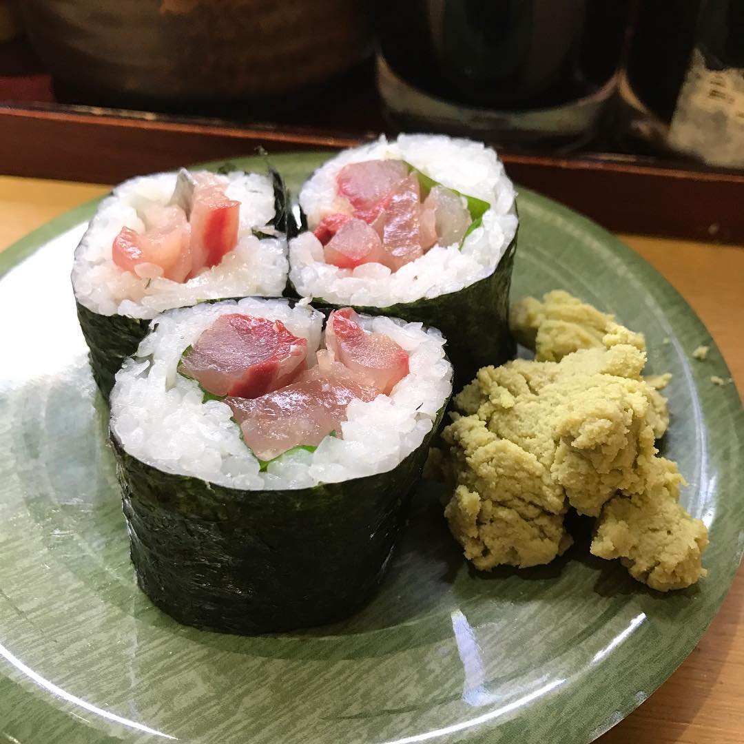 <br />
この街じゃ〜常識さ〜♫<br />
一年365日がお寿司じゃ〜い♫🍣 #寿司<br />
