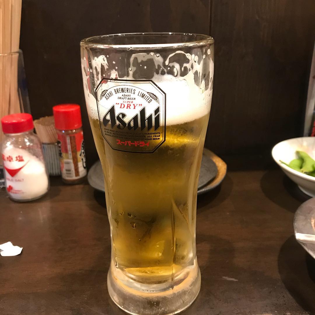 
一人で居酒屋で飲んでいる🍺
